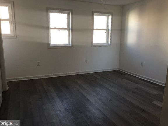 4th image of 815 Tasker St