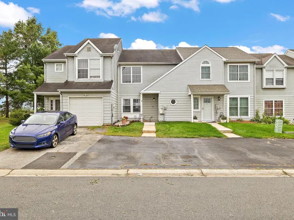 12 Stark Ct, Newark, DE 19702
