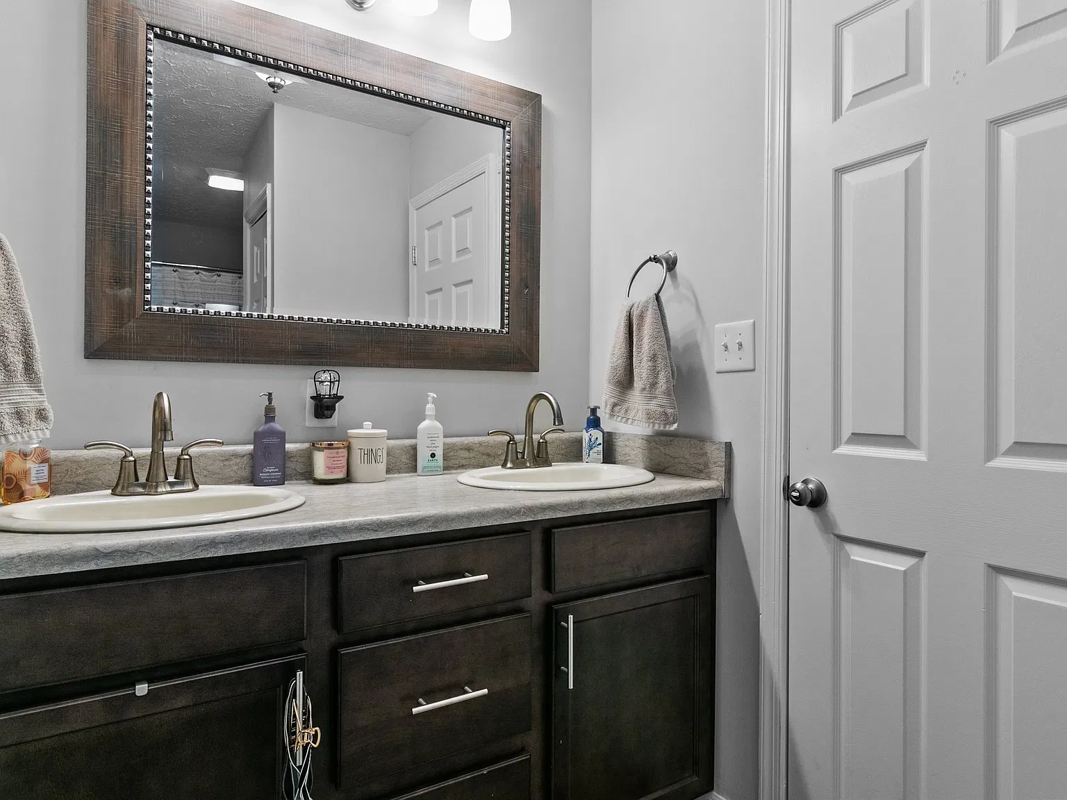 475 N Ashe St - Unit... — Photo 2