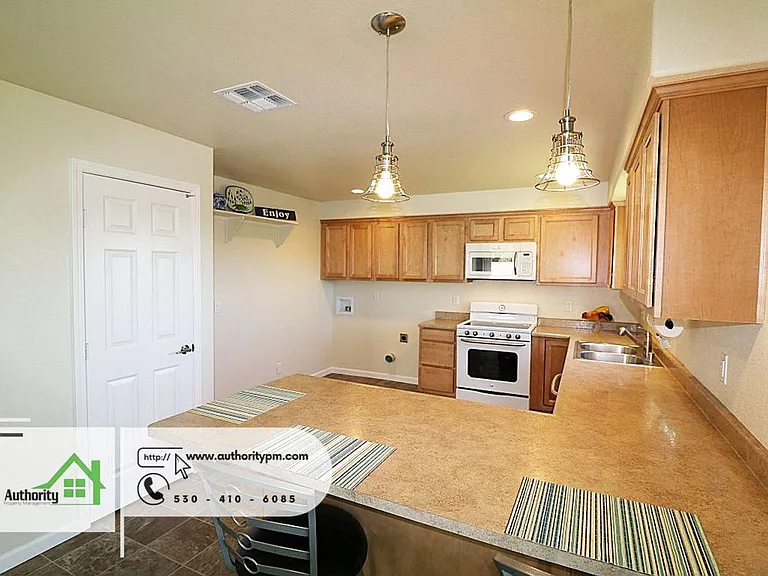 4445 Dogwood Ln #C — Photo 6