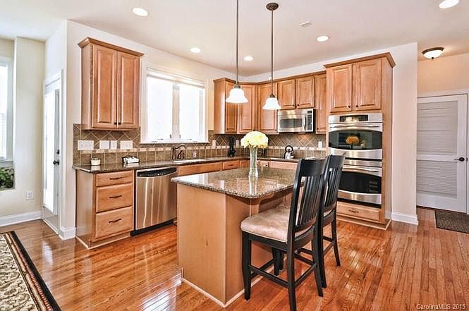 2nd image of 1102 Hawker Rd