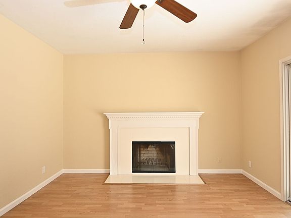 4th image of 956 Dawnview Ct