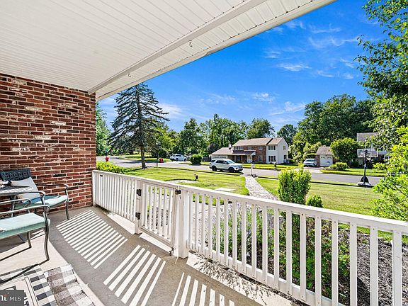 4th image of 1221 Woodbrook Ln