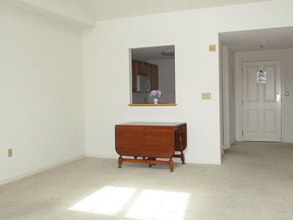 4th image of 1210 Heatherwood