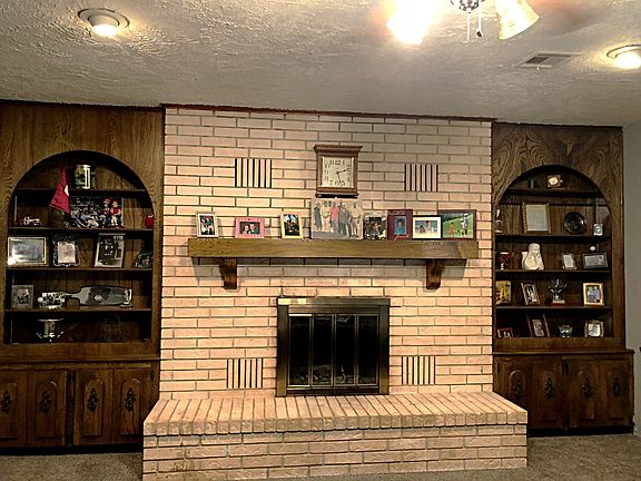 Fireplace with built-ins 