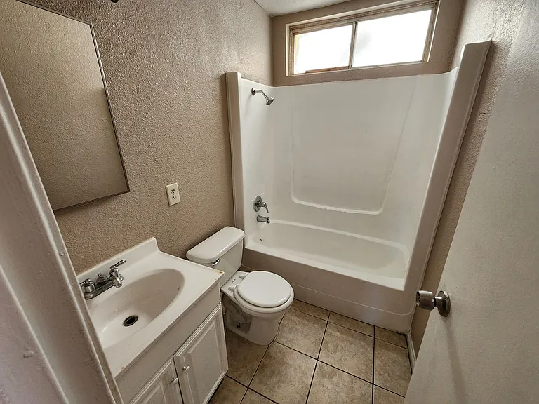 1705 Breckenwood Ct #1 — Photo 9