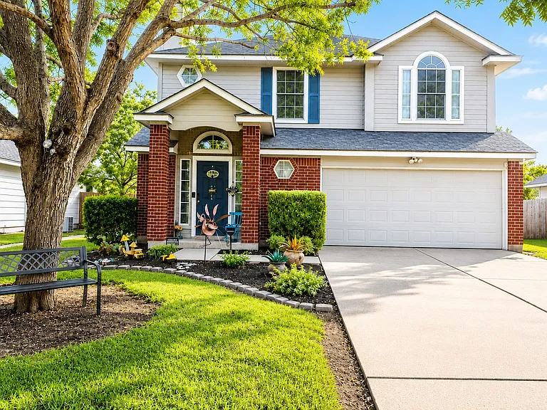 703 Sparkling Brook Ln — Photo 1