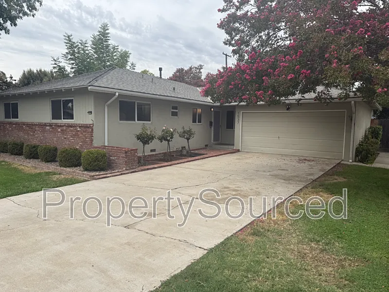 3 bed, 2.0 bath, 1353 sqft, $2,150 — Photo 3