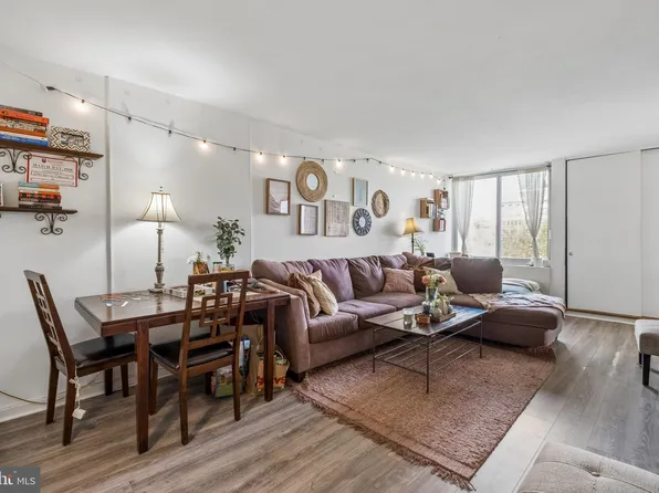 604 S Washington Sq #36-1006, Philadelphia, PA 19106