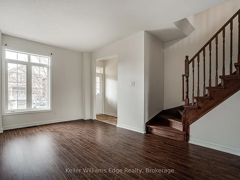 93 Glendarling Cres — Photo 8