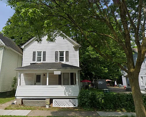 327 Saxton St Photo 1