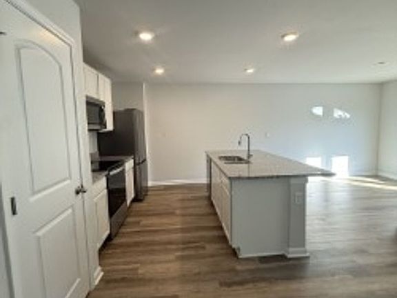 5th image of 1510 Heritage Cir SE