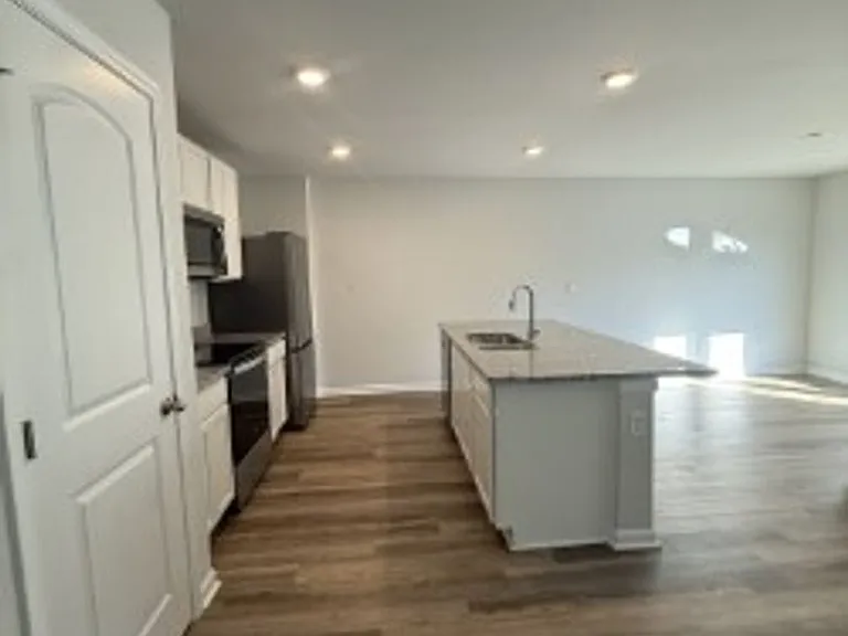 1510 Heritage Cir SE — Photo 5