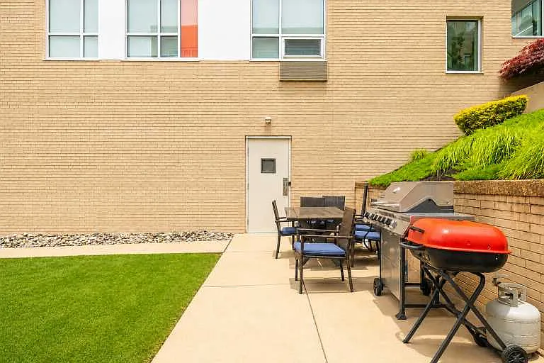 Falls Bridge Lofts — Photo 17