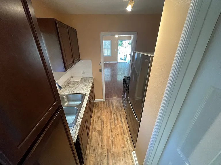 2413 S 5th St — Photo 6