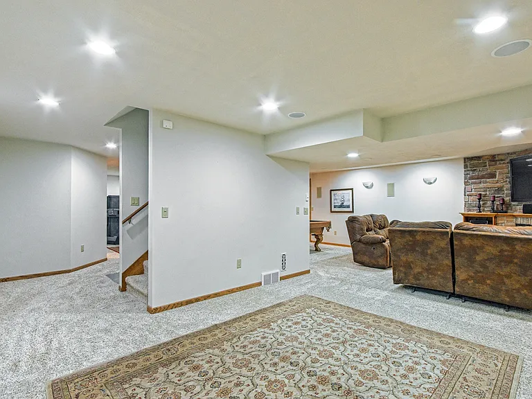 7126 New Washburn Way — Photo 61