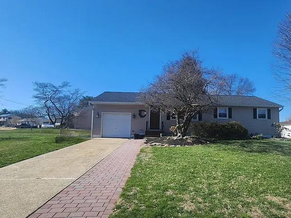 4 Running Brook Rd, Ewing, NJ 08638