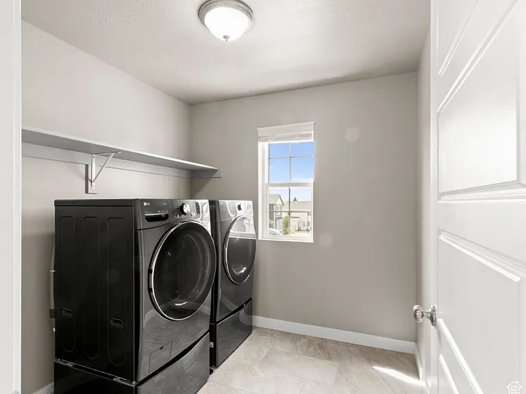 914 W Sandypark Ln — Photo 5
