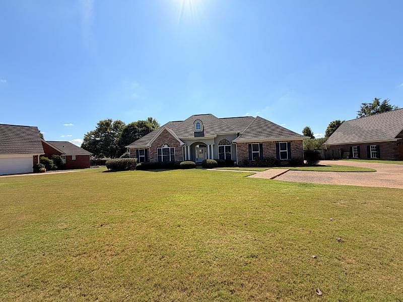 1st image of 915 Shumard Oaks Blvd