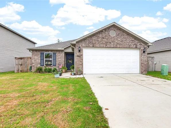 967 E Sparrow Cir, Fayetteville, AR 72701