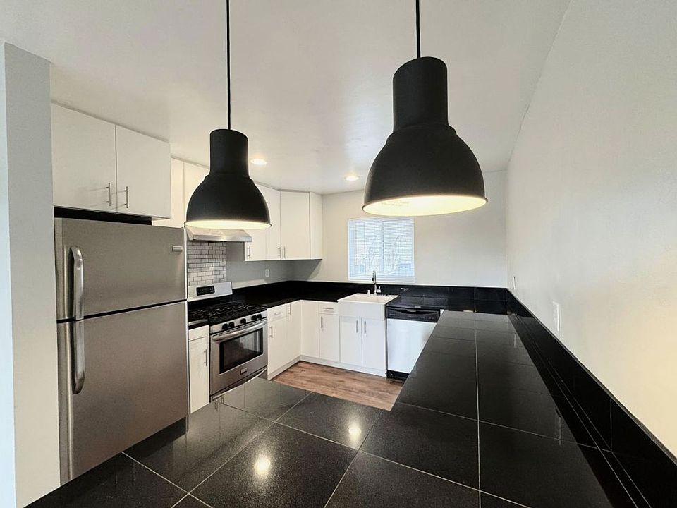 1st image of 4405 College Ave #0
