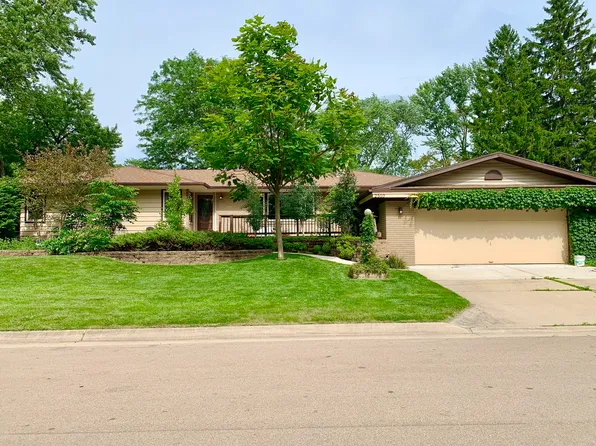2510 Cedar Crest Dr, Ottawa, IL 61350