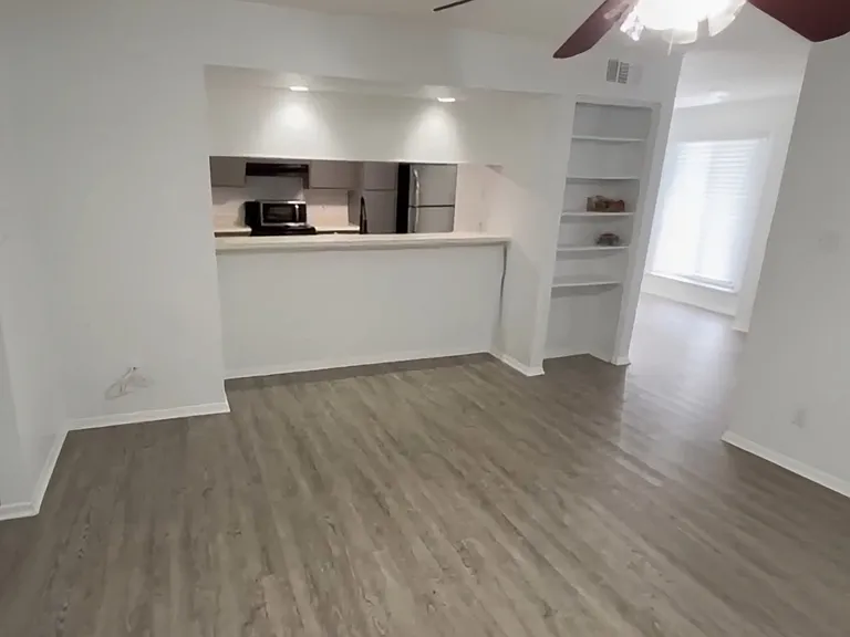 3982 Crayrich Cir #3982 — Photo 2