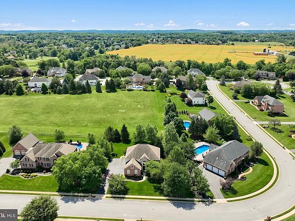 3rd image of 1361 Wicklow Dr