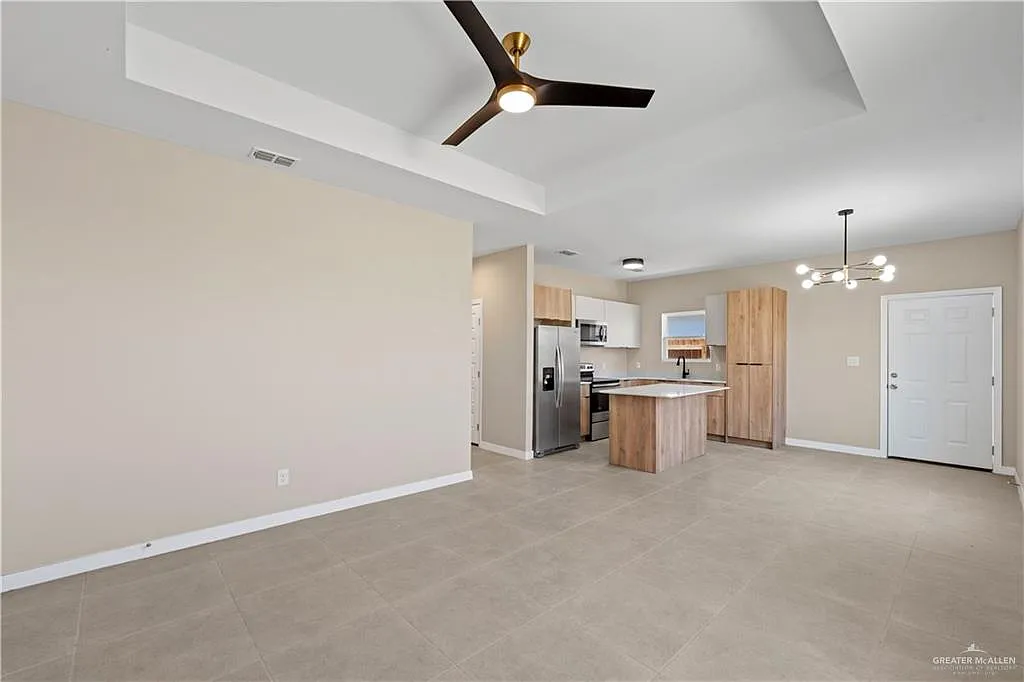3 bed, 2.0 bath, 1148 sqft, $1,300 — Photo 3