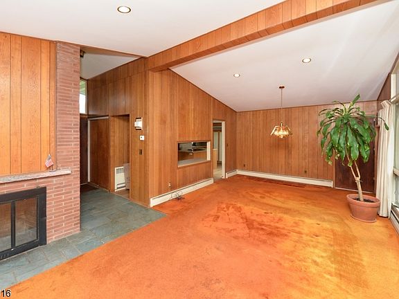 5th image of 235 Godwin Ave