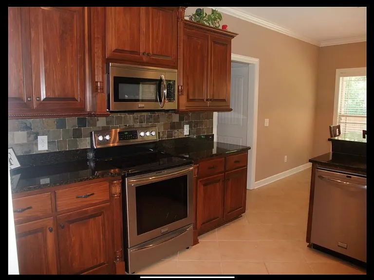 400 Valley Chase Dr — Photo 9