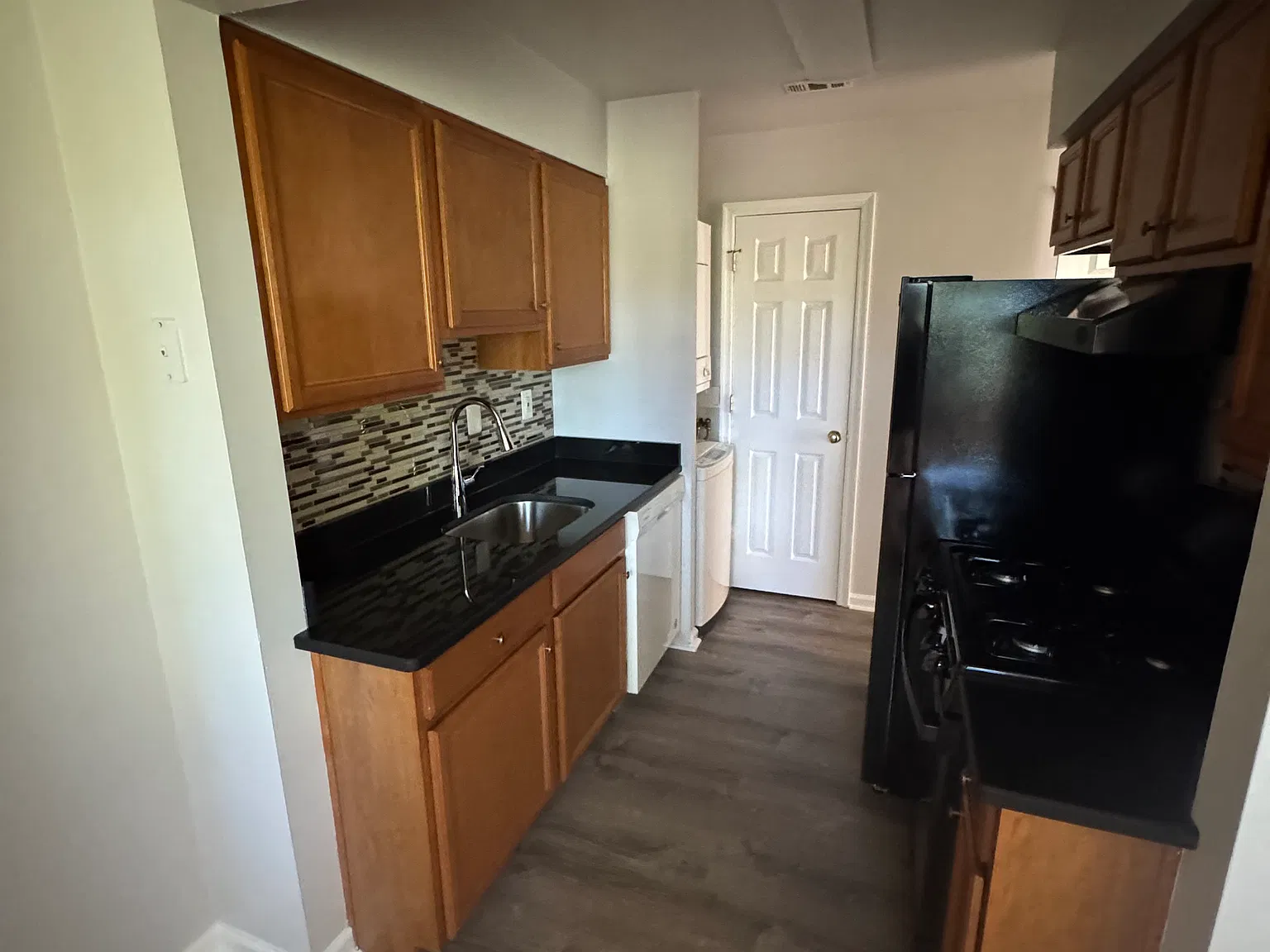 2 bed, 1000 sqft, $1,750 — Photo 4