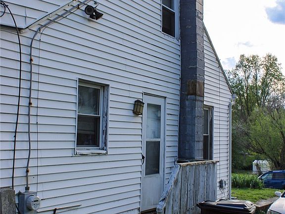 3rd image of 591 Kennedy St