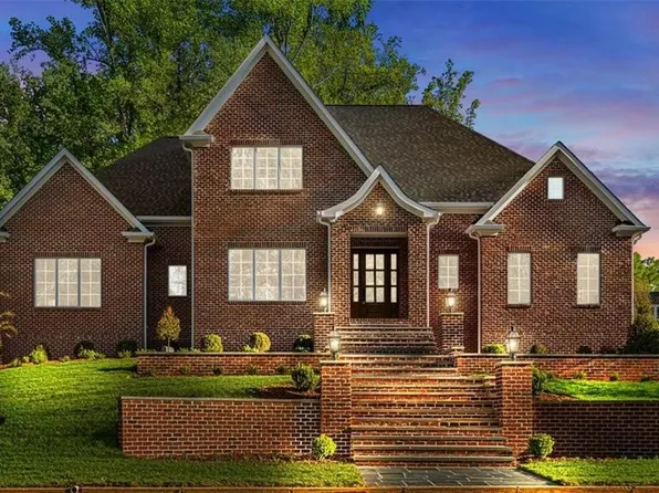 905 Brookside Dr, Greensboro, NC 27408