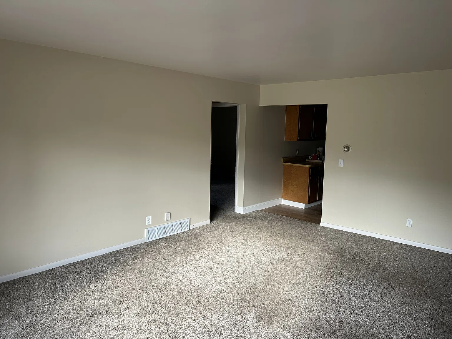2 bed, 1200 sqft, $1,400 — Photo 4