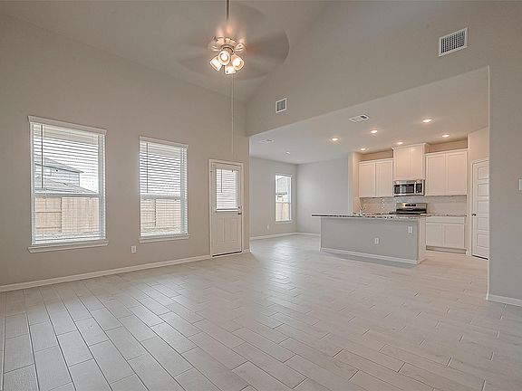5th image of 2923 Copper Falls Dr