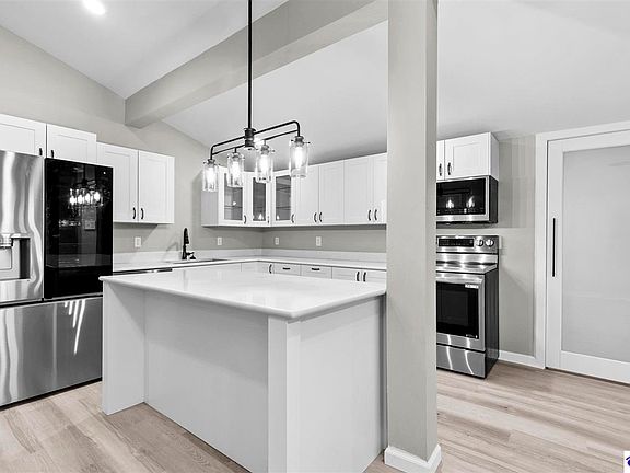 4th image of 58 Riverside Ln