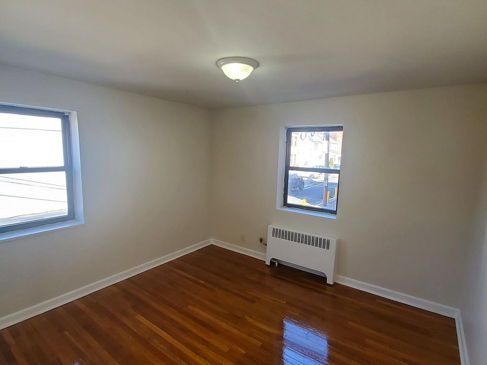 2nd image of 4501 Cottage Pl #1