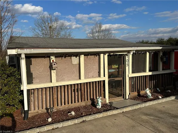 105 Richard Dr, New London, NC 28127