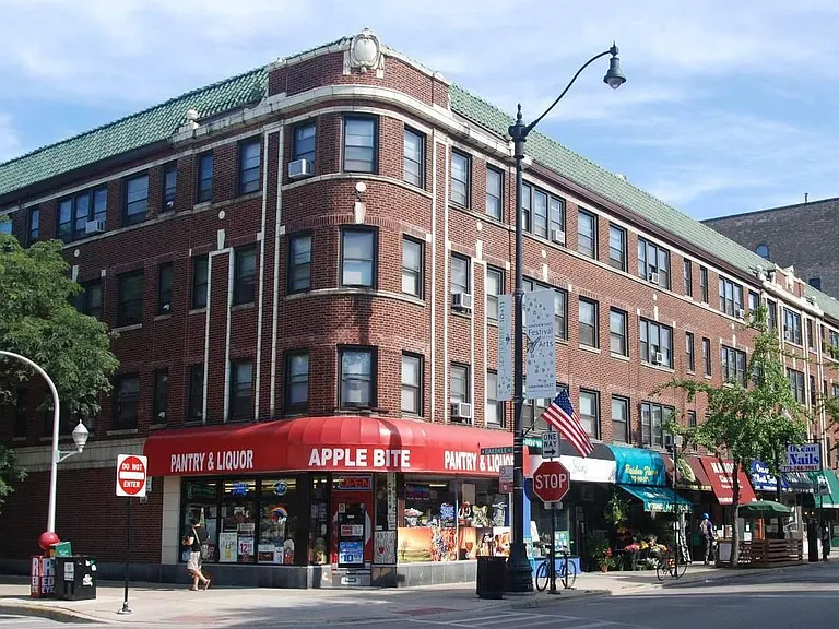 553 West Oakdale Avenue — Photo 36