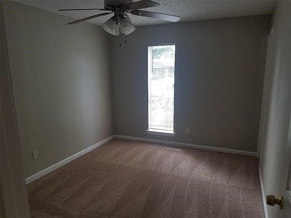 3rd image of 917 Laguna Dr