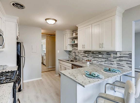 4th image of 2636 N Windsor Dr Unit 104