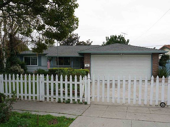 3rd image of 1869 Kilchoan Way