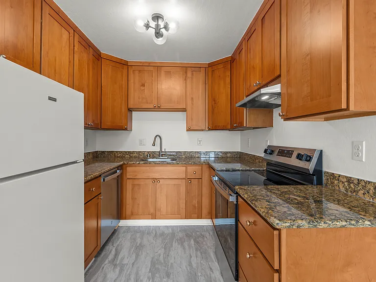 The Edgeworth Apartments — Photo 24