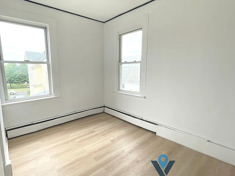 14 Crown St #2E — Photo 8