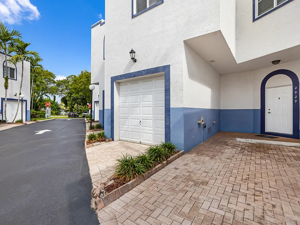 2928 SW 18th Ter