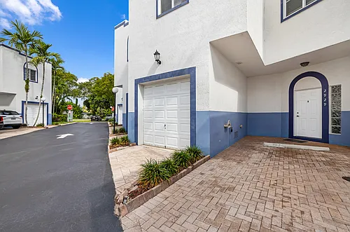 2928 SW 18th Ter Photo 1