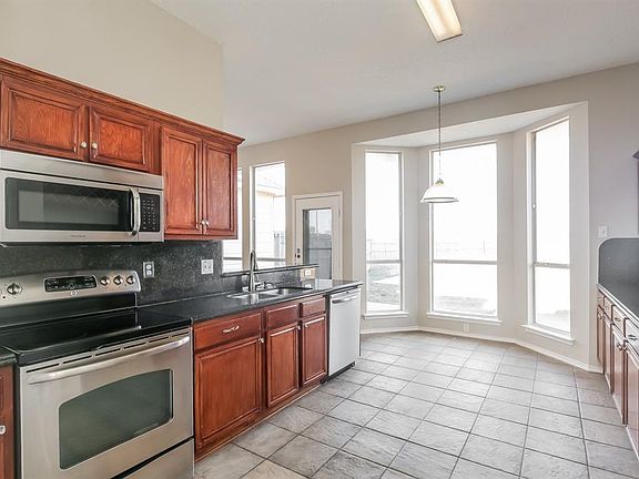 2nd image of 1524 Vancouver Dr
