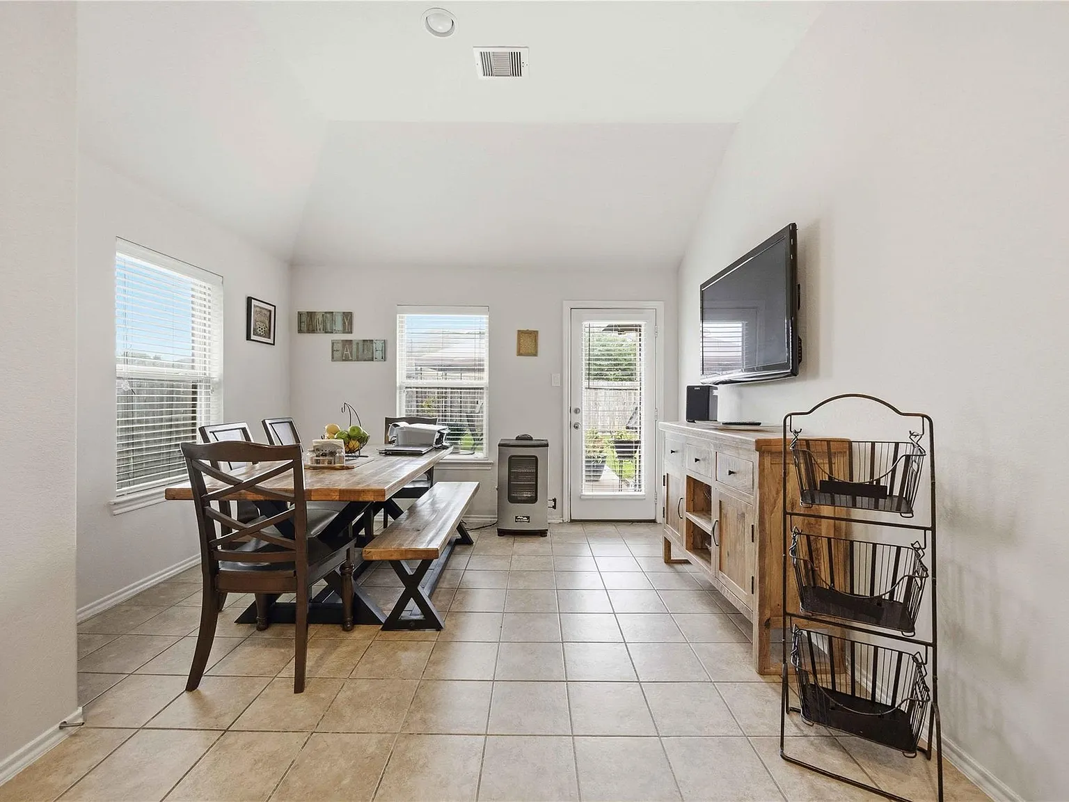 3 bed, 2.0 bath, $1,995 — Photo 4