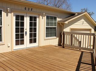 608 Seagrove Ave, Shoreacres, TX 77571